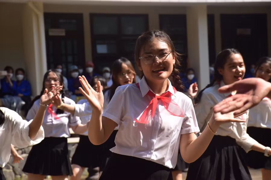 Dân vũ - Vũ khúc Thanh niên - một trong những nội dung của chương trình.