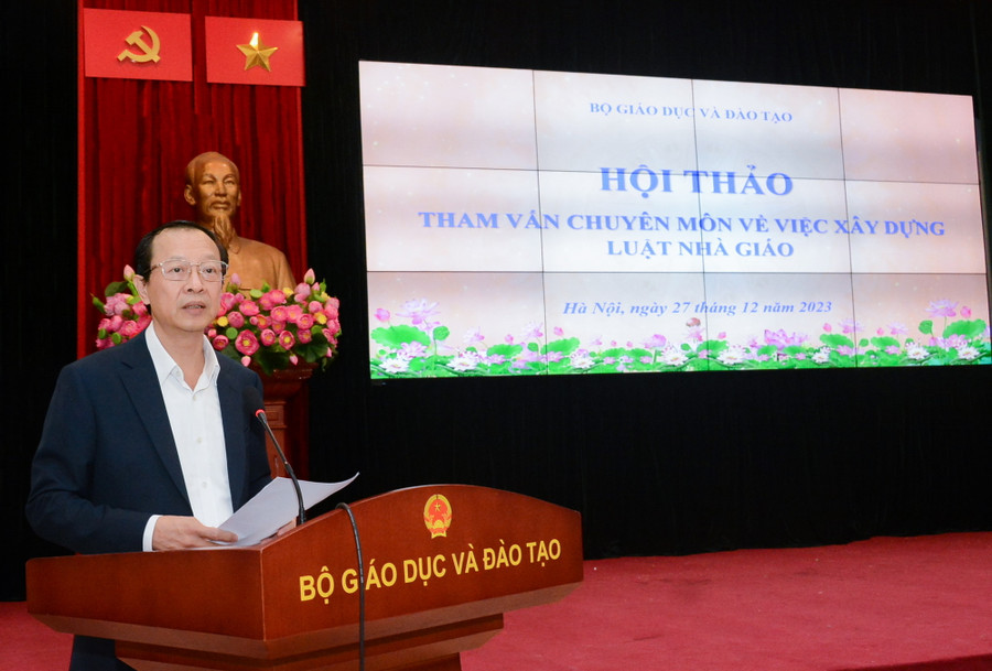 Thứ trưởng Phạm Ngọc Thưởng phát biểu tại hội thảo. Thứ trưởng Phạm Ngọc Thưởng phát biểu tại hội thảo.