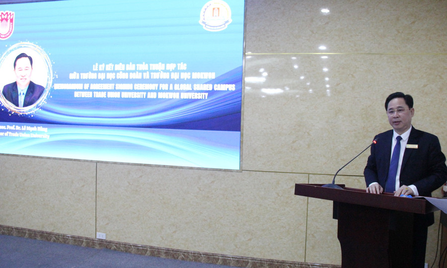 PGS.TS Lê Mạnh Hùng phát biểu tại buổi lễ. PGS.TS Lê Mạnh Hùng phát biểu tại buổi lễ.