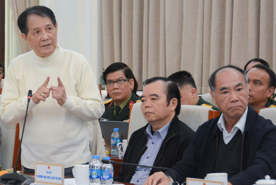 Chuyên gia Phạm Đỗ Nhật Tiến trao đổi về dự thảo đề cương Luật Nhà giáo. Chuyên gia Phạm Đỗ Nhật Tiến trao đổi về dự thảo đề cương Luật Nhà giáo.