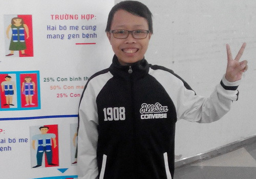 Nguyễn Thái Sơn trong một buổi truyền thông về bệnh tan máu bẩm sinh