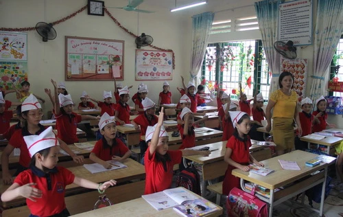 Học sinh lớp 1 Trường tiểu học Lê Ngọc Hân (TP Lào Cai) học tiếng Việt theo Công nghệ Giáo dục
