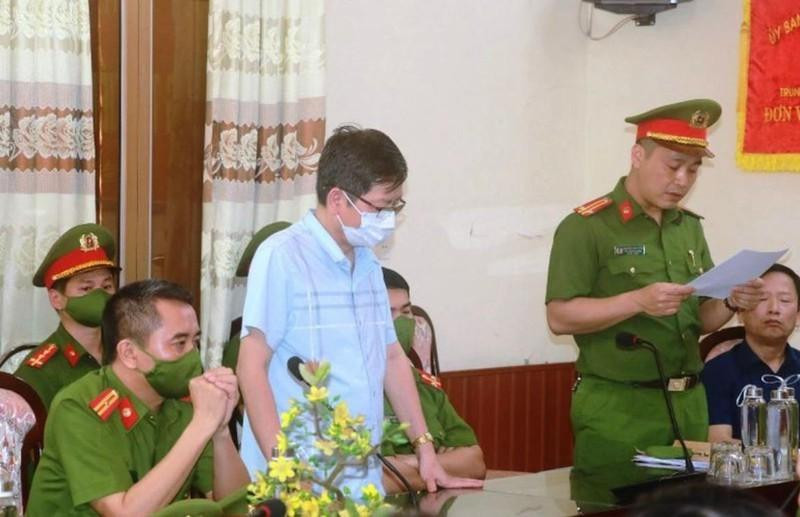 Cơ quan chức năng thi hành các biện pháp tố tụng đối với giám đốc CDC Nam Định Đỗ Đức Lưu. Cơ quan chức năng thi hành các biện pháp tố tụng đối với giám đốc CDC Nam Định Đỗ Đức Lưu.