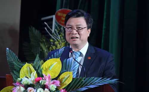 Thứ trưởng Bộ GD&ĐT Nguyễn Hữu Độ phát biểu tại buổi lễ