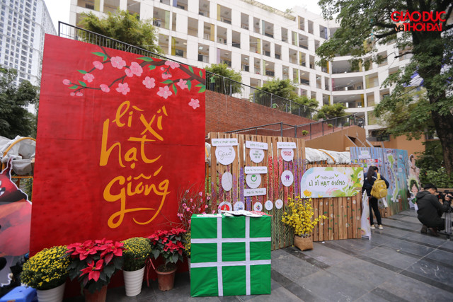 Giải thưởng của cuộc thi là sách, là quà bánh, là những khóa học nghệ thuật hay là những chuyến đi nghỉ cuối tuần ở ngoại ô. Đó là những tình cảm chân thành và giản dị từ Ban tổ chức và các nhà tài trợ gửi tới những thí sinh tham gia, khuyến khích mọi người cùng làm một điều nhỏ bé và xinh đẹp cho chính mình, cho gia đình mình và cho trái đất này.