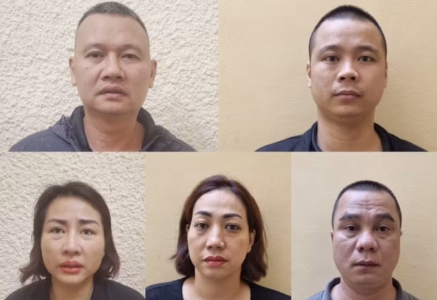 Phương "nở" (hàng dưới, ngoài cùng bên trái) và các đối tượng liên quan.