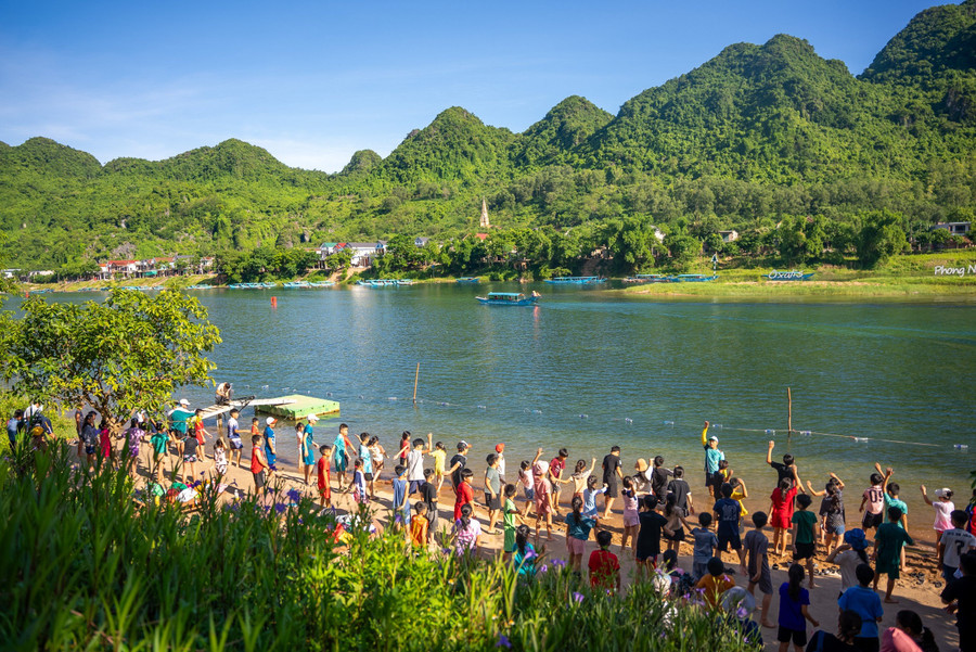 Dạy bơi sẽ giúp trẻ em chủ động phòng, tránh các tai nạn đuối nước. Dạy bơi sẽ giúp trẻ em chủ động phòng, tránh các tai nạn đuối nước.