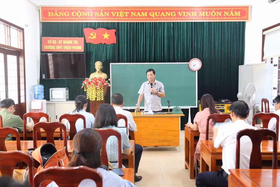 Lãnh đạo UBND tỉnh đánh giá cao công tác chuẩn bị của các trường. Lãnh đạo UBND tỉnh đánh giá cao công tác chuẩn bị của các trường.