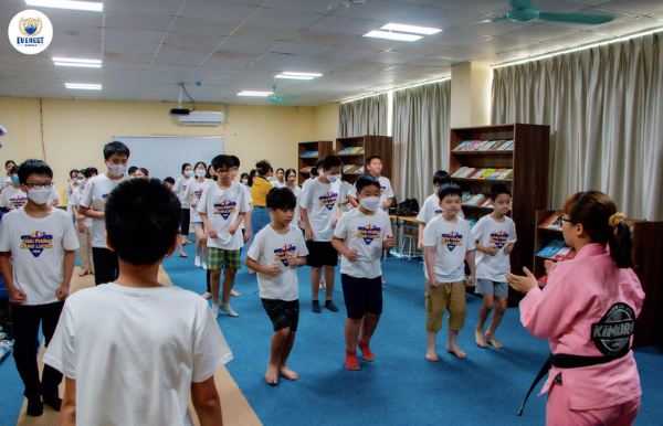 Hoạt động Thể chất - Dinh dưỡng - Tinh thần Xây dựng thói quen vận động và tập thể dục. Hoạt động Thể chất - Dinh dưỡng - Tinh thần Xây dựng thói quen vận động và tập thể dục.