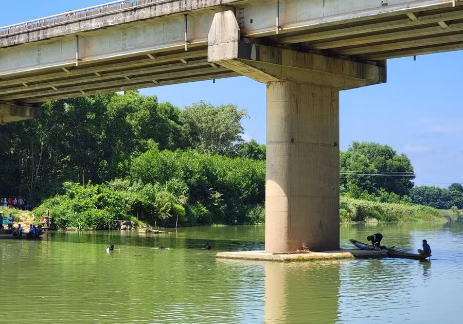 Thi thể nạn nhân được phát hiện gần chân cầu Đuồi, huyện Cam Lộ.