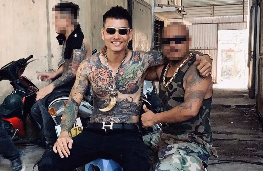 Theo chính quyền địa phương, Hồ Văn Khoa là đối tượng ngổ ngáo và từng có tiền án về tội "Cưỡng đoạt tài sản".