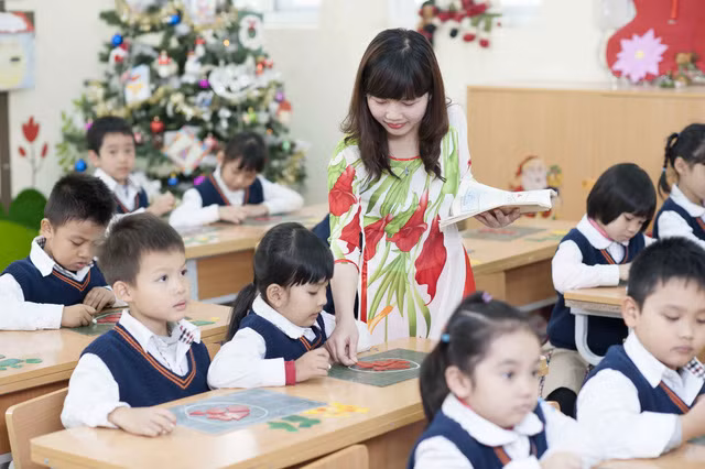 Đội ngũ giáo viên đóng vai trò quyết định đối với việc tổ chức giáo dục đào tạo. Ảnh minh họa/internet