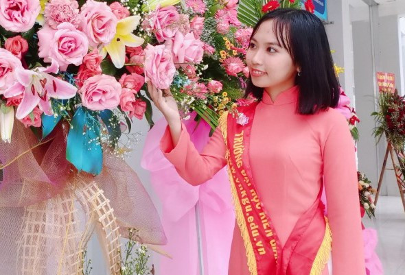 Giáo sinh Huỳnh Hồng Phúc, ngành Sư phạm Toán, Trường ĐH Kiên Giang. Giáo sinh Huỳnh Hồng Phúc, ngành Sư phạm Toán, Trường ĐH Kiên Giang.