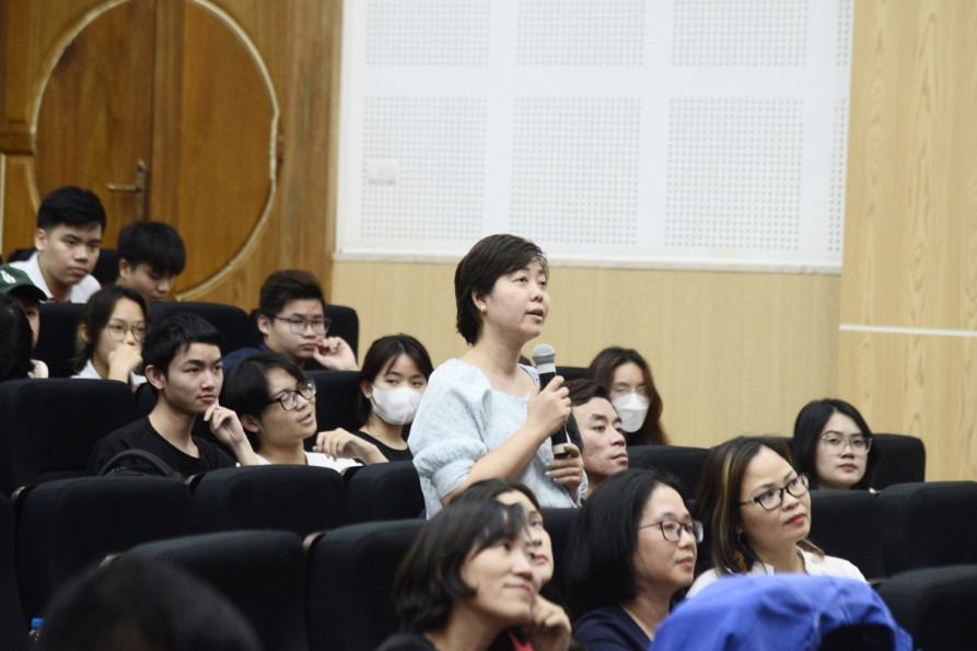 Các đại biểu tham dự hội thảo giao lưu trao đổi với diễn giả Đức Đỗ. Các đại biểu tham dự hội thảo giao lưu trao đổi với diễn giả Đức Đỗ.