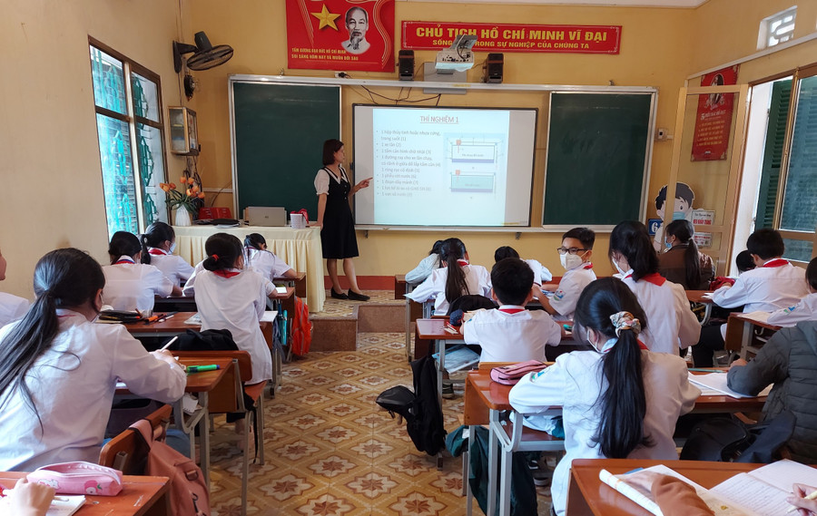 Giờ học của cô trò Trường THCS thị trấn Cổ Phúc. Giờ học của cô trò Trường THCS thị trấn Cổ Phúc.