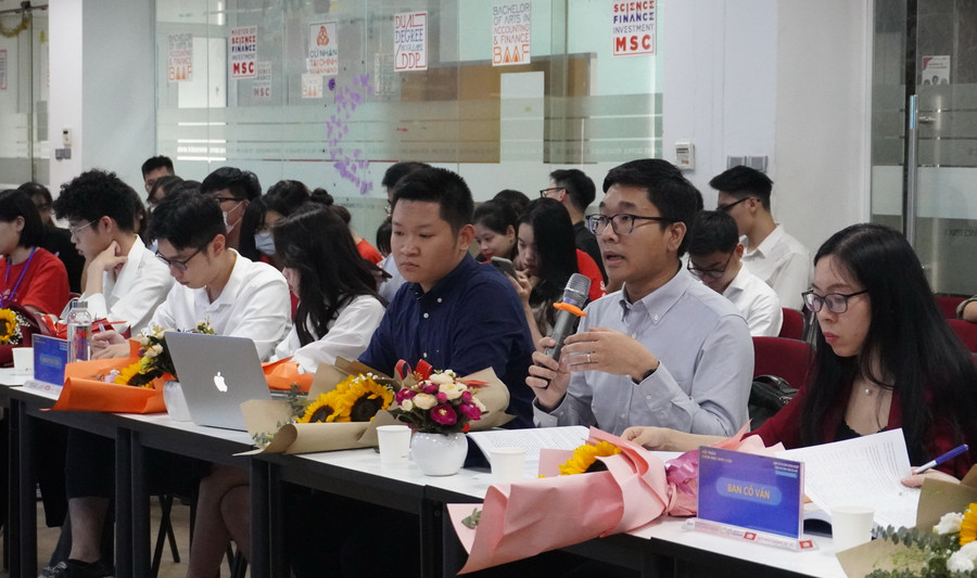 Ban Cố vấn và Ban chủ tọa nhận xét các bài tham luận tại Hội thảo. Ban Cố vấn và Ban chủ tọa nhận xét các bài tham luận tại Hội thảo.