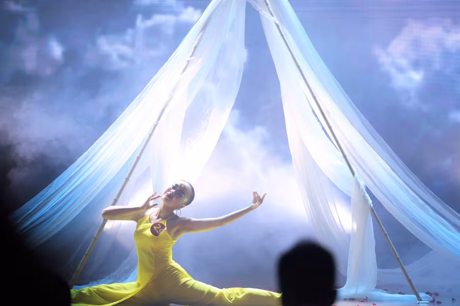 Tiết mục múa “Tát nước đêm trăng” của thí sinh Nguyễn Hoàng My.