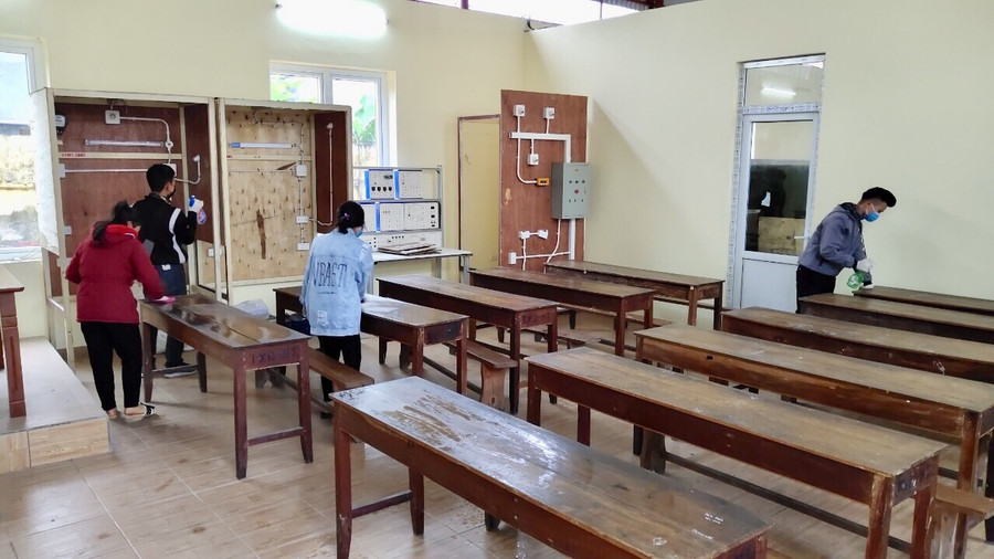 Vệ sinh kỹ phòng học Vệ sinh kỹ phòng học