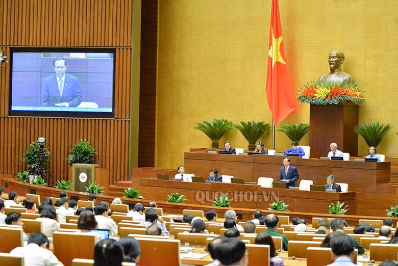 Bộ trưởng Lao động, Thương binh và Xã hội Đào Ngọc Dung trả lời chất vấn