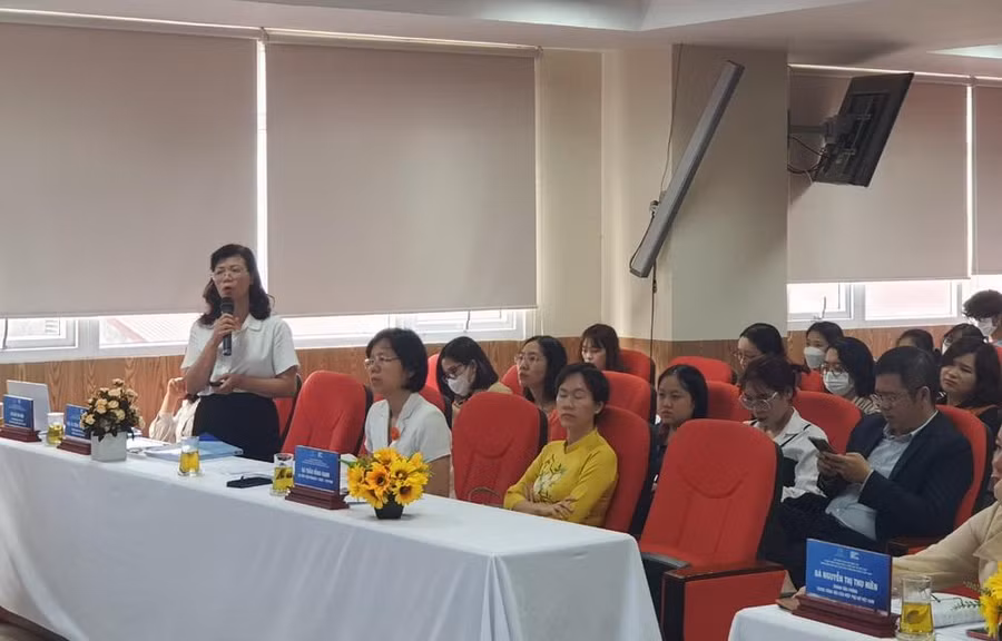 PGS.TS Trần Thị Thúy Lâm - Trưởng Bộ môn Luật lao động - Trường ĐH Luật Hà Nội tham luận tại hội thảo về Pháp luật lao động với chính sách việc làm, an ninh và linh hoạt nhằm mục tiêu phát triển bền vững ở Việt Nam. PGS.TS Trần Thị Thúy Lâm - Trưởng Bộ môn Luật lao động - Trường ĐH Luật Hà Nội tham luận tại hội thảo về Pháp luật lao động với chính sách việc làm, an ninh và linh hoạt nhằm mục tiêu phát triển bền vững ở Việt Nam.