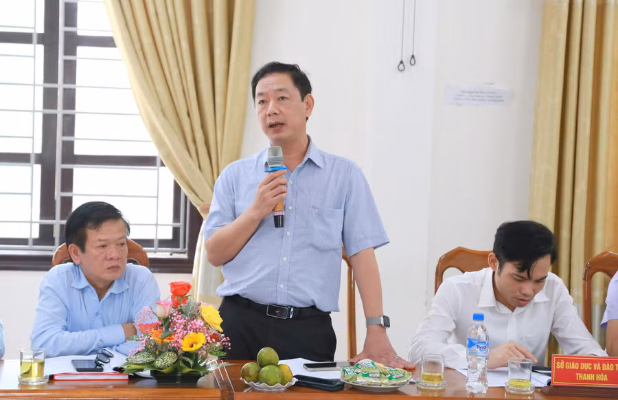 Lãnh đạo Sở GD&amp;ĐT tỉnh Thanh Hóa trao đổi tại hội nghị.