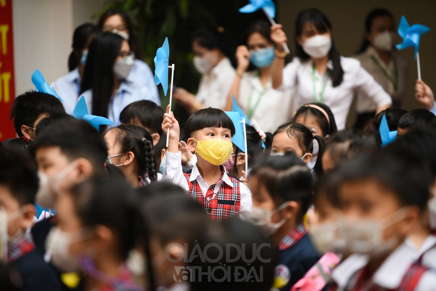 Cô Nguyễn Thị Bình Minh – Hiệu trưởng trường tiểu học Thăng Long quận Hoàn Kiếm (Hà Nội) cho biết thêm, từ ngày 6 đến ngày 8/4 trường chỉ tổ chức dạy 1 buổi/ngày và không bán trú.