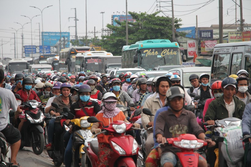 Hoạt động giao thông là một trong 3 nguồn phát thải khí nhà kính ở TPHCM. (Ảnh: Lê Nam).