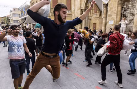 Xa stress voi ngay hoi dap goi o khap noi tren the gioi - Anh 5