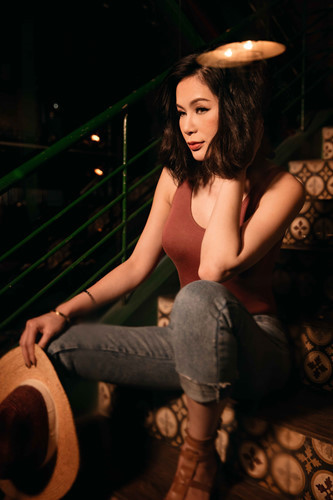 Ngam Hoa hau Victoria Phuong Nguyen goi cam trong bo anh vintage - Anh 1