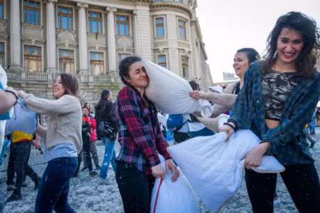 Xa stress voi ngay hoi dap goi o khap noi tren the gioi - Anh 4