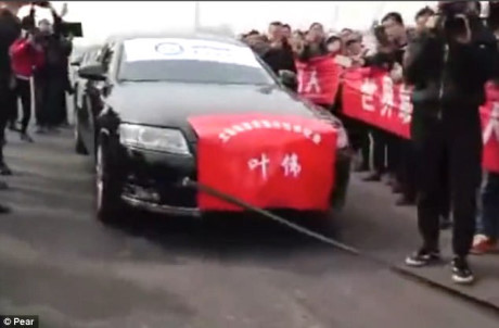 Người đàn ông dùng Nguoi dan ong dung