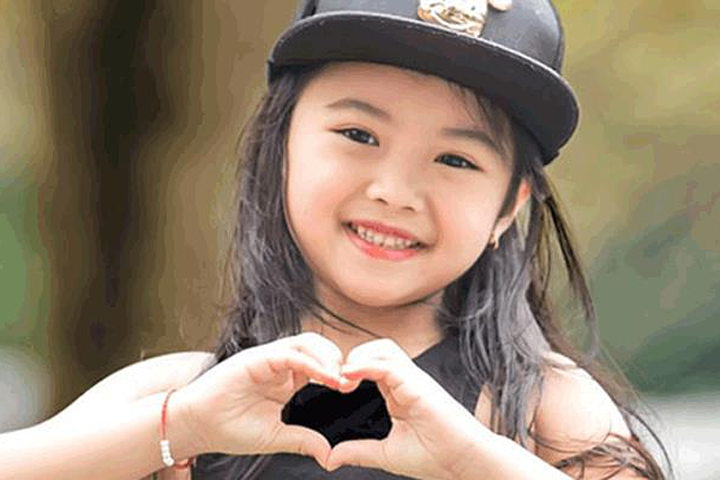 Những bí mật về cô bé 6 tuổi xinh như thiên thần gây náo loạn "Biệt tài tí hon"