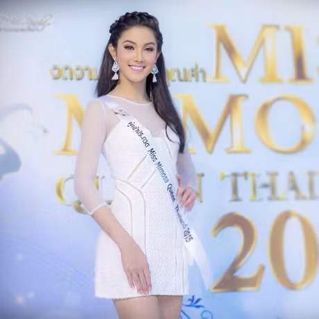 Ngo ngang Hoa hau chuyen gioi Thai Lan di kham nghia vu quan su - Anh 8