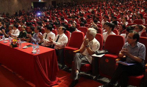 Hơn 1.000 học sinh giỏi, tiêu biểu xuất sắc được biểu dương khen thưởng Hơn 1.000 học sinh giỏi, tiêu biểu xuất sắc được biểu dương khen thưởng