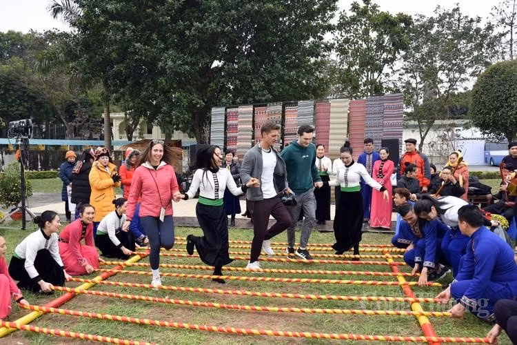 Khách tham quan hào hứng với các hoạt động trải nghiệm.