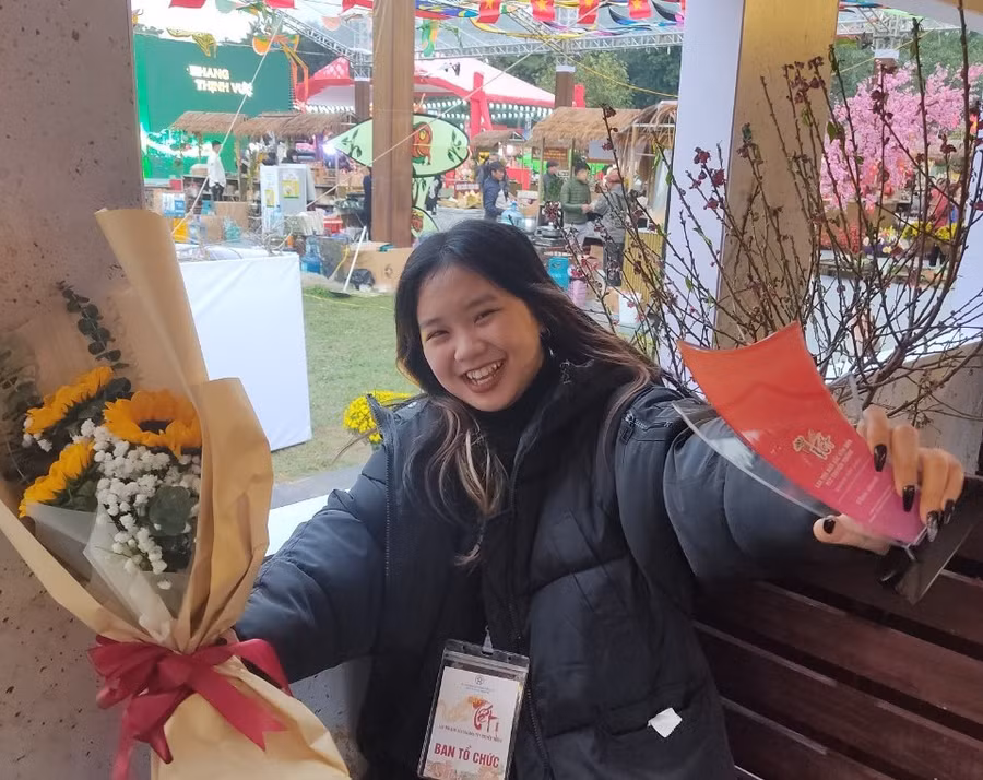 Nguyễn Hương Huyền cùng nhóm bạn đã thực hiện TVC “Về nhà ăn Tết”.