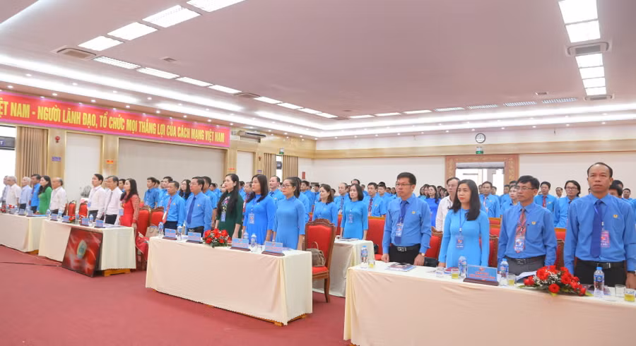 Hơn 120 đại biểu, đại diện gần 2.250 đoàn viên, cán bộ giáo viên, người lao động dự đại hội.