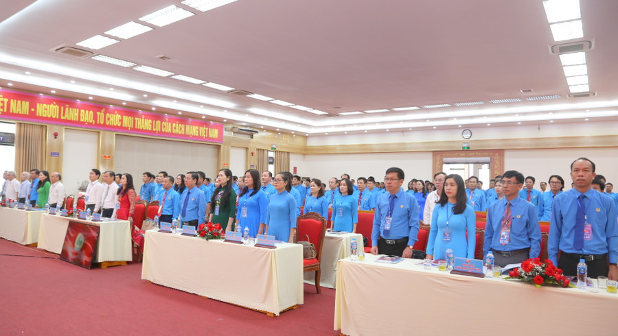 Hơn 120 đại biểu, đại diện gần 2.250 đoàn viên, cán bộ giáo viên, người lao động dự đại hội. Hơn 120 đại biểu, đại diện gần 2.250 đoàn viên, cán bộ giáo viên, người lao động dự đại hội.