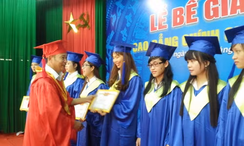 Trường CĐ Thương mại (Đà Nẵng) trao bằng tốt nghiệp cho hơn 1.000 sinh viên