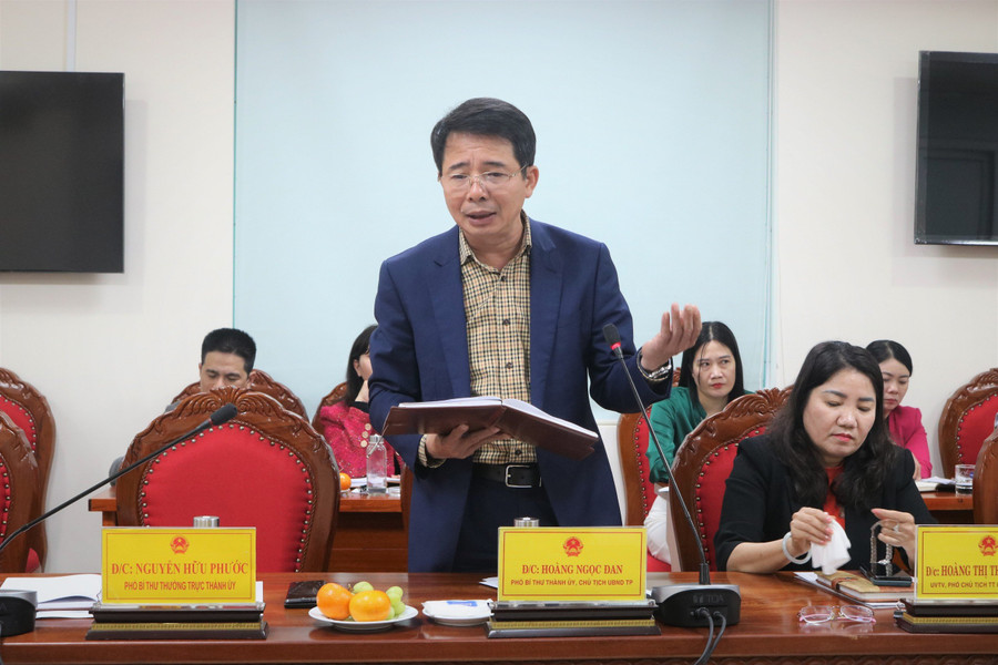 Ông Hoàng Ngọc Đan, Chủ tịch UBND TP Đồng Hới phát biểu tại hội nghị. Ông Hoàng Ngọc Đan, Chủ tịch UBND TP Đồng Hới phát biểu tại hội nghị.