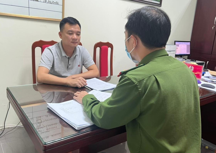 Đối tượng Nguyễn Văn Nhận làm việc với cơ quan công an.