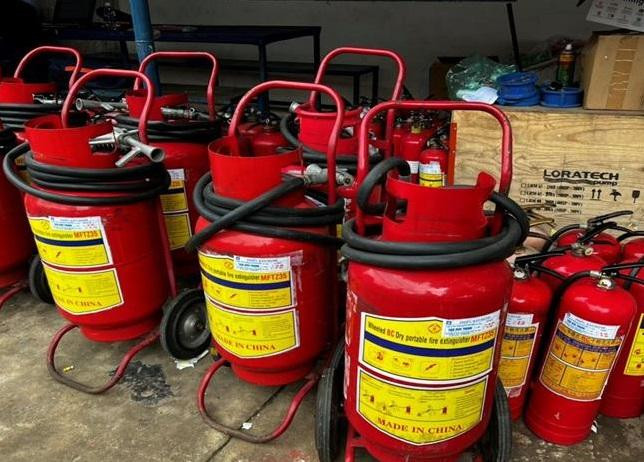 Các thiết bị cứu hỏa chưa có tem kiểm định chất lượng. Các thiết bị cứu hỏa chưa có tem kiểm định chất lượng.