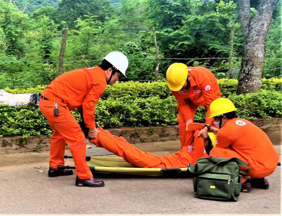 Công ty Thủy điện Quảng Trị diễn tập PCTT và TKCN.