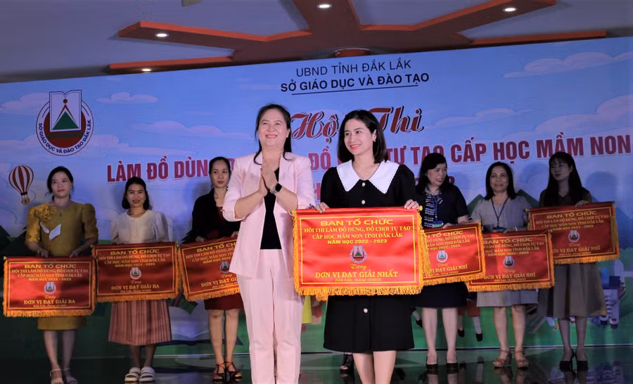 Phòng GD&ĐT huyện M'Drắk đạt giải Nhất Hội thi.