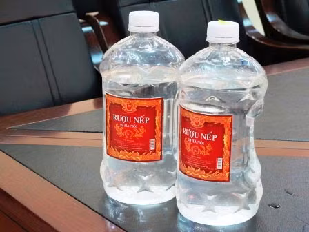 4 người tử vong do uống rượu giả