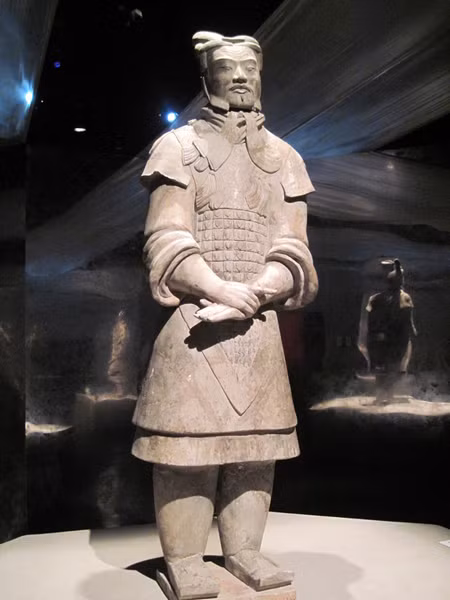 Những chiến binh đất nung được tìm thấy với nhiệm vụ canh giữ lăng mộ của vị Hoàng đế đầu tiên của Trung Quốc.