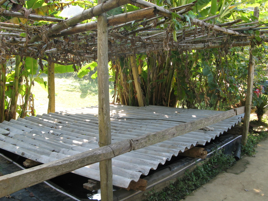 Bể tích nước tại trường PTDTBT Tiểu học Tả Gia Khâu. Ảnh: Lê Văn Xếp hàng hứng nước trên Tả Gia Khâu