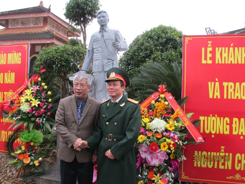 Tỉnh Thừa Thiên - Huế trân trọng đón nhận tượng Đại tướng Nguyễn Chí Thanh