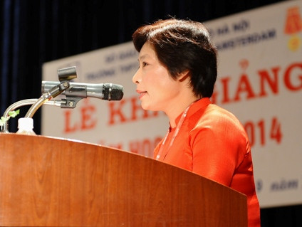 Hiệu trưởng Trường THPT chuyên Hà Nội – Amsterdam Lê Thị Oanh Hiệu trưởng