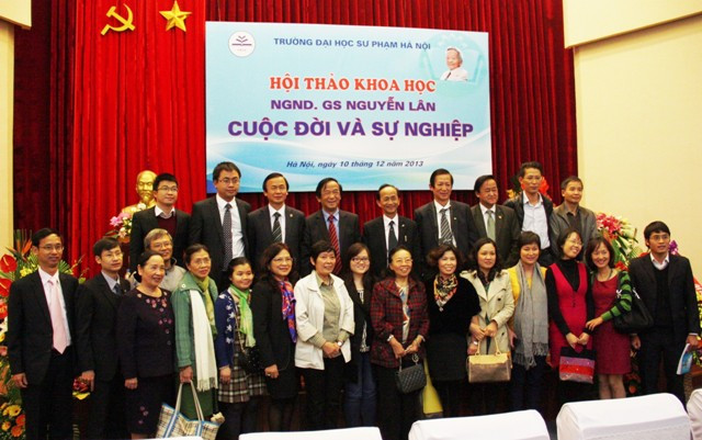 Người thân tại lễ kỷ niệm 10 năm ngày mất của GS Nguyễn Lân 